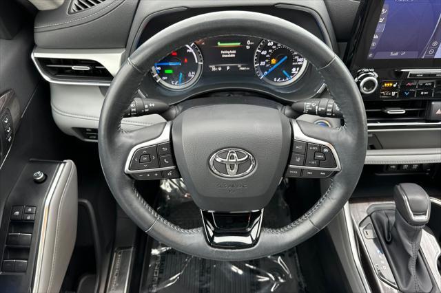 used 2020 Toyota Highlander Hybrid car, priced at $37,995