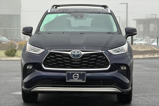 used 2020 Toyota Highlander Hybrid car, priced at $37,995