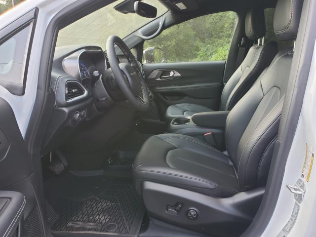 new 2025 Chrysler Pacifica car, priced at $43,058