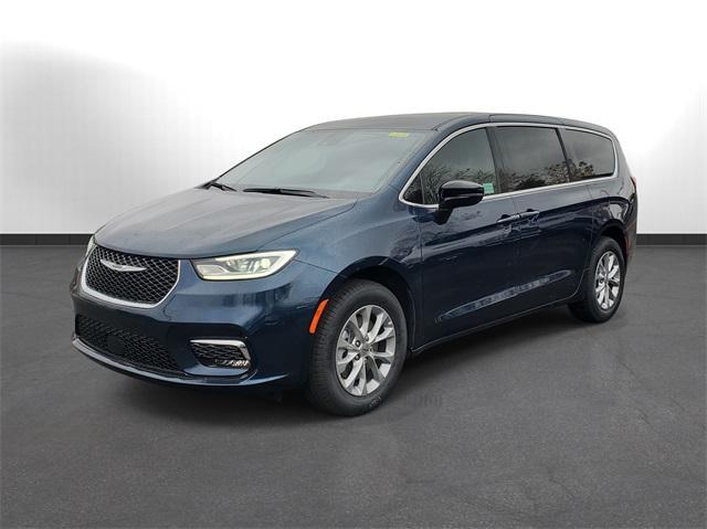 new 2025 Chrysler Pacifica car, priced at $45,635