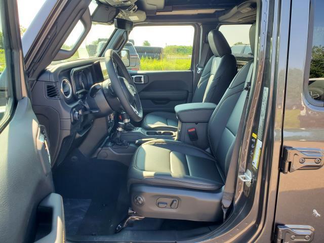 new 2025 Jeep Wrangler car, priced at $55,643