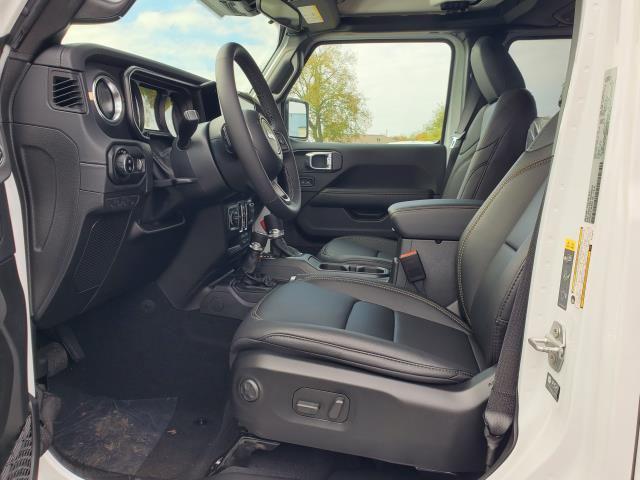 new 2025 Jeep Gladiator car, priced at $45,820
