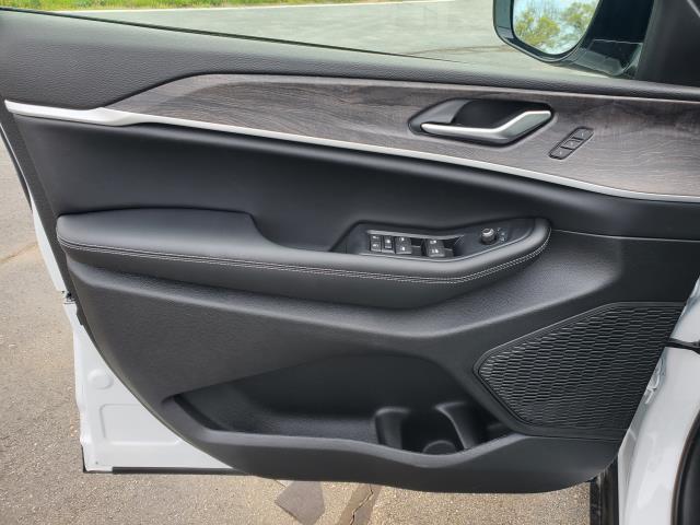 new 2025 Jeep Grand Cherokee car, priced at $46,246