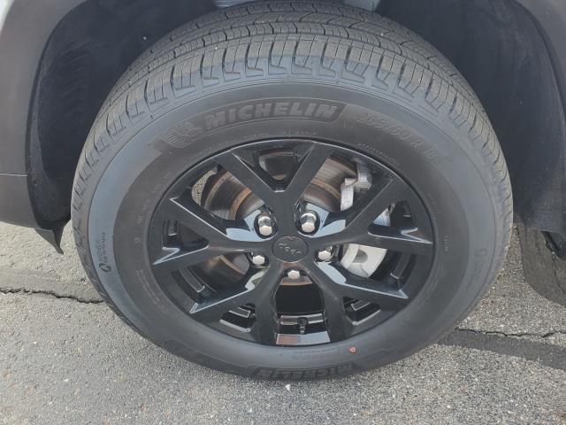 used 2024 Jeep Grand Cherokee car, priced at $35,997