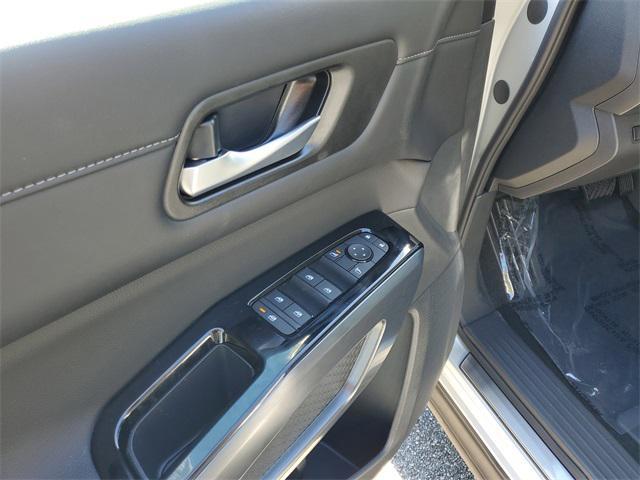 new 2025 Nissan Pathfinder car, priced at $34,670