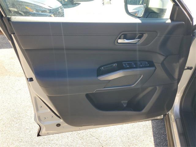 new 2025 Nissan Pathfinder car, priced at $34,670