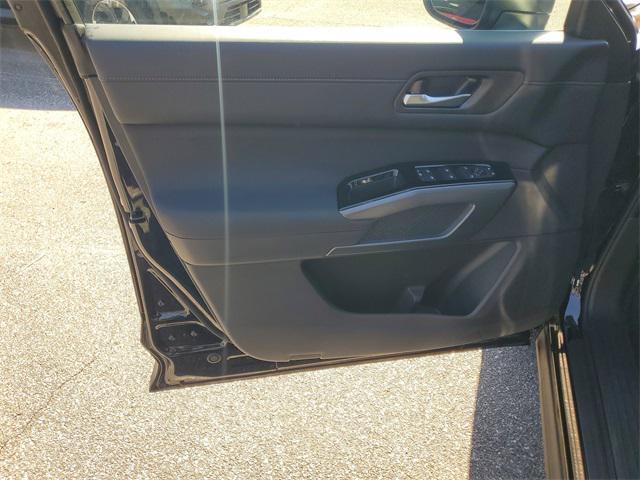 new 2025 Nissan Pathfinder car, priced at $34,185