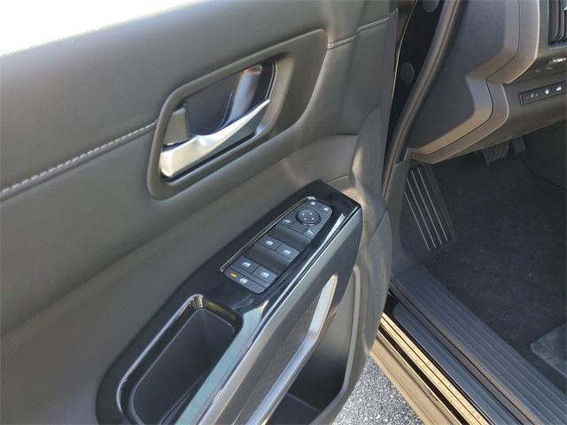 new 2025 Nissan Pathfinder car, priced at $34,185