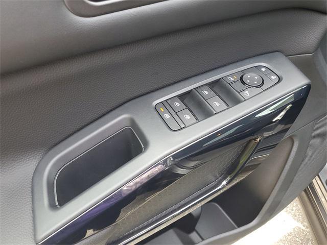 new 2025 Nissan Pathfinder car, priced at $39,053