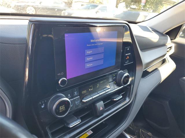 used 2023 Toyota Highlander car, priced at $33,775