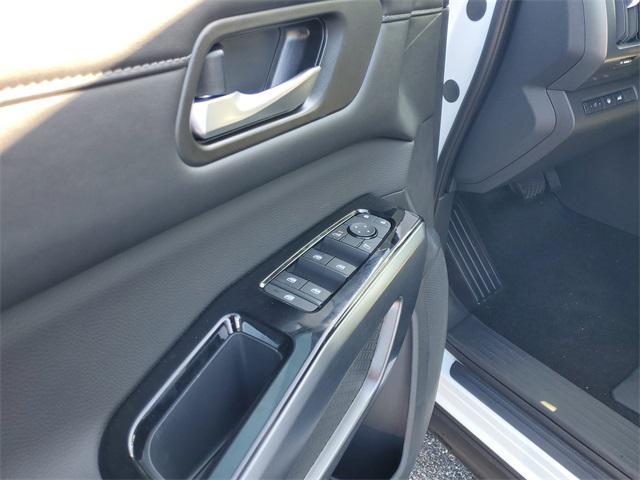 new 2025 Nissan Pathfinder car, priced at $36,280