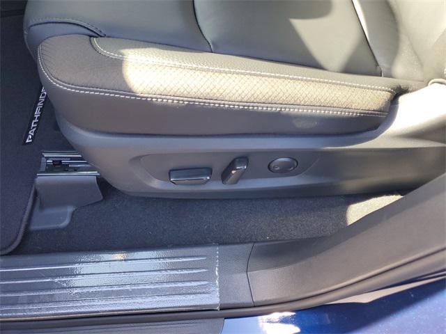 new 2025 Nissan Pathfinder car, priced at $34,185