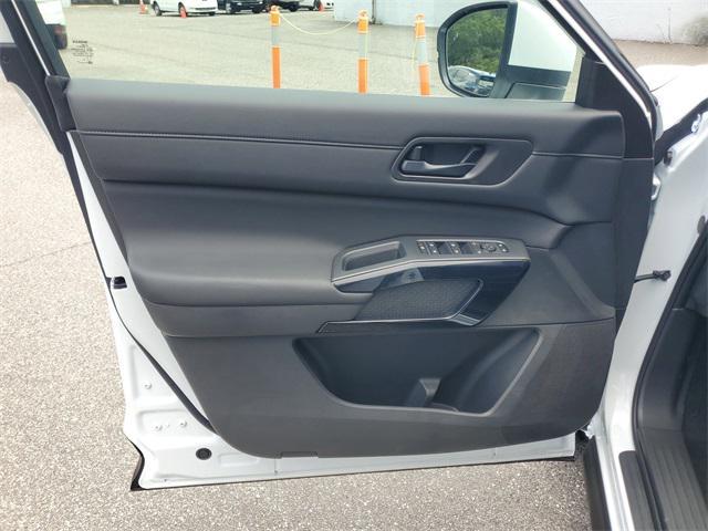 new 2025 Nissan Pathfinder car, priced at $39,518