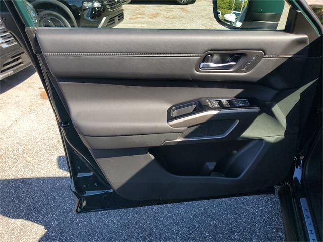 new 2025 Nissan Pathfinder car, priced at $43,767