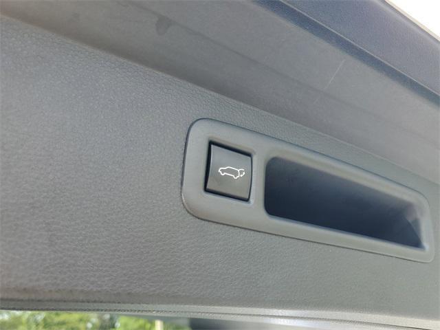 used 2023 Toyota Highlander car, priced at $36,991