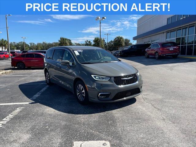 used 2022 Chrysler Pacifica Hybrid car, priced at $24,388