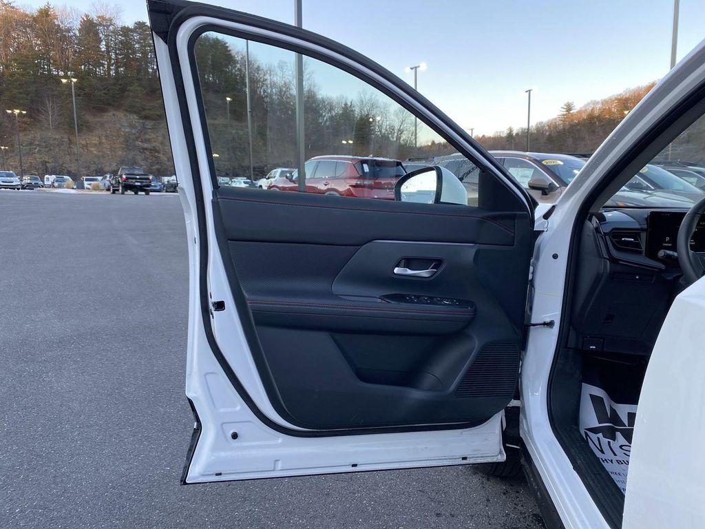 new 2025 Nissan Kicks car, priced at $29,147