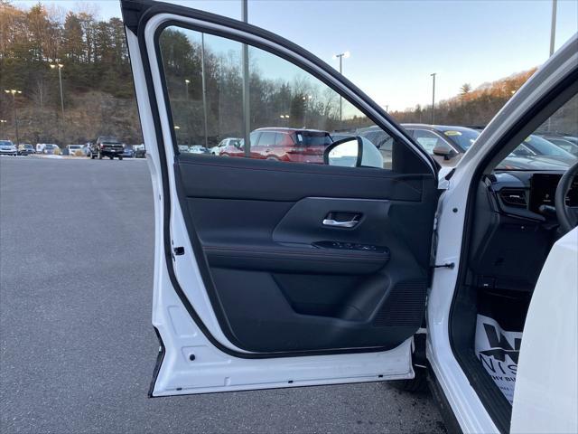 new 2025 Nissan Kicks car, priced at $29,647