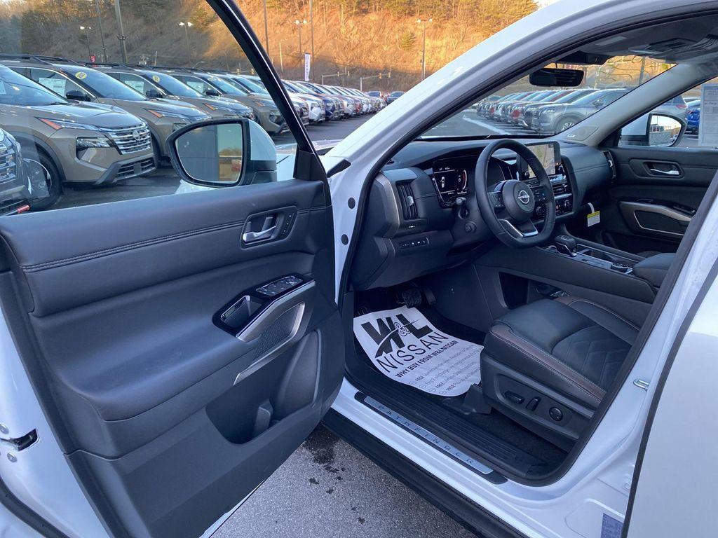 new 2025 Nissan Pathfinder car, priced at $51,720