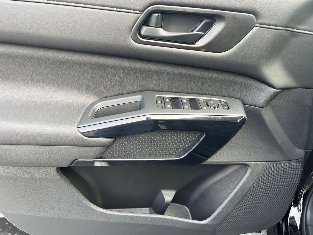 new 2025 Nissan Pathfinder car, priced at $41,185