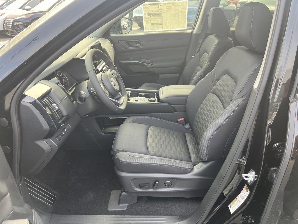 new 2025 Nissan Pathfinder car, priced at $41,185