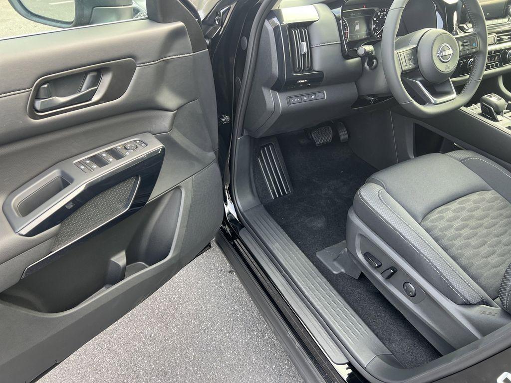 new 2025 Nissan Pathfinder car, priced at $41,185