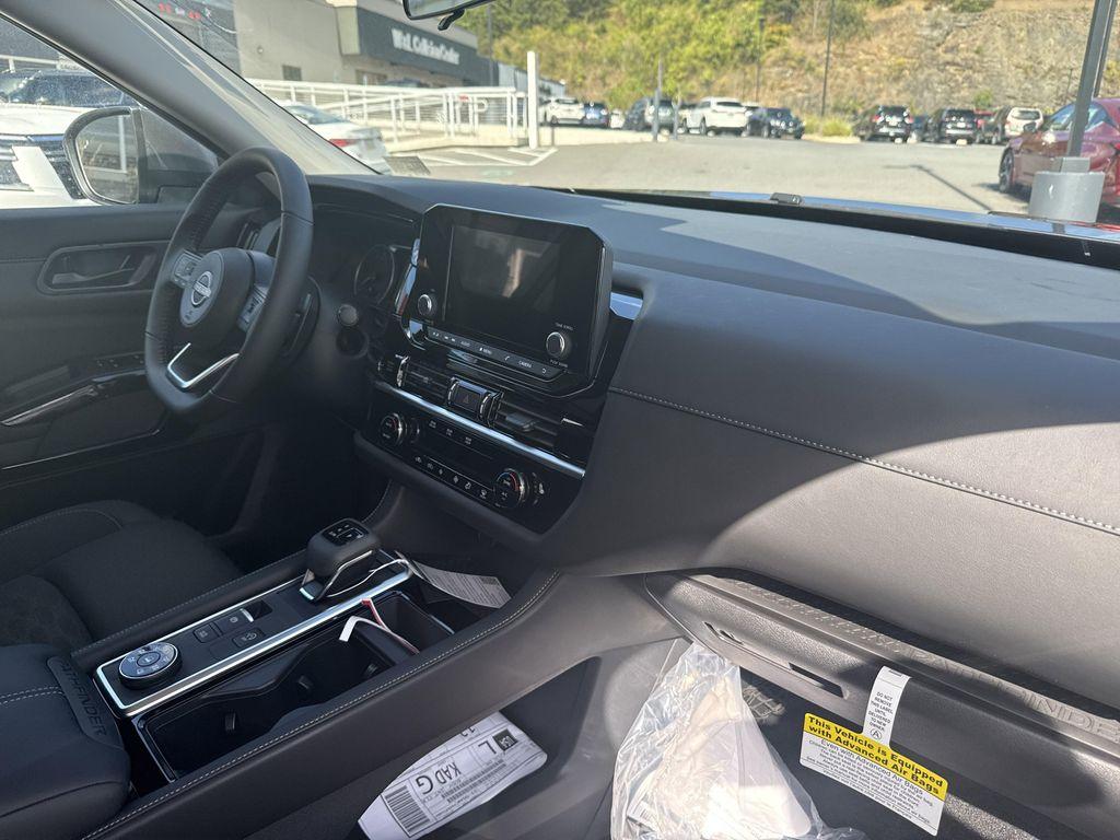 new 2025 Nissan Pathfinder car, priced at $41,506