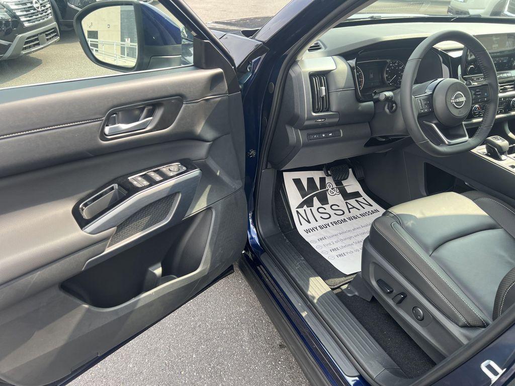 new 2025 Nissan Pathfinder car, priced at $44,232