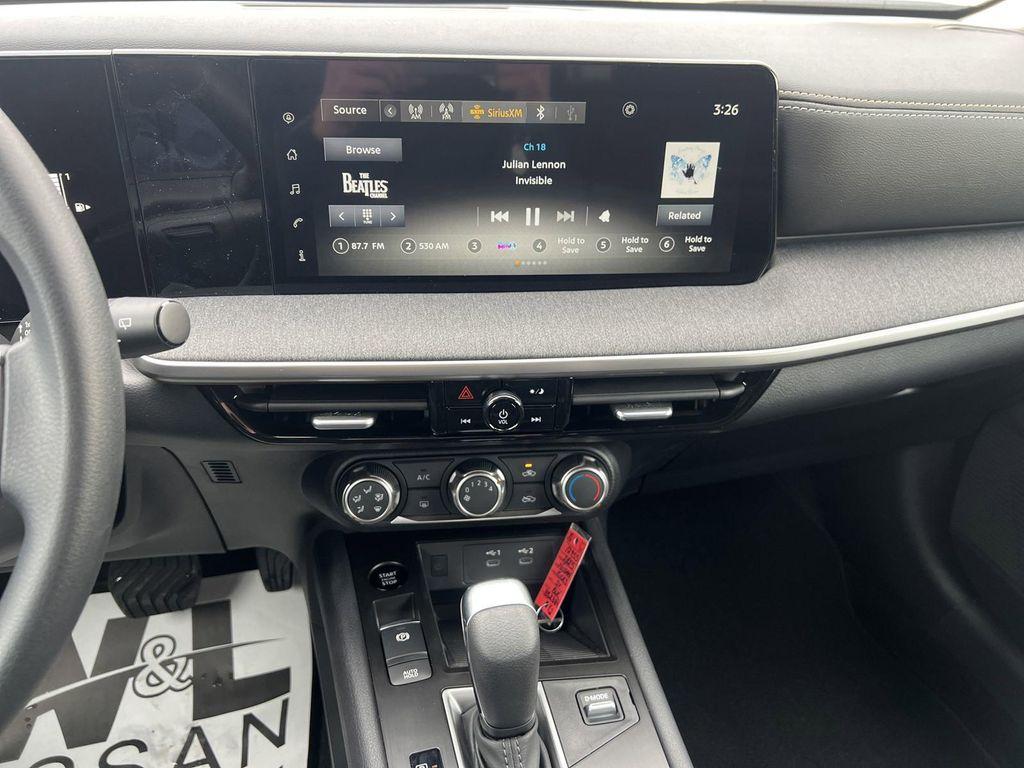 new 2025 Nissan Kicks car, priced at $24,929