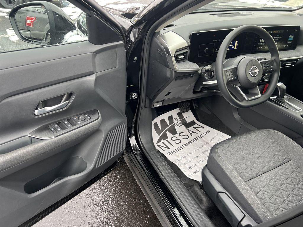 new 2025 Nissan Kicks car, priced at $24,929