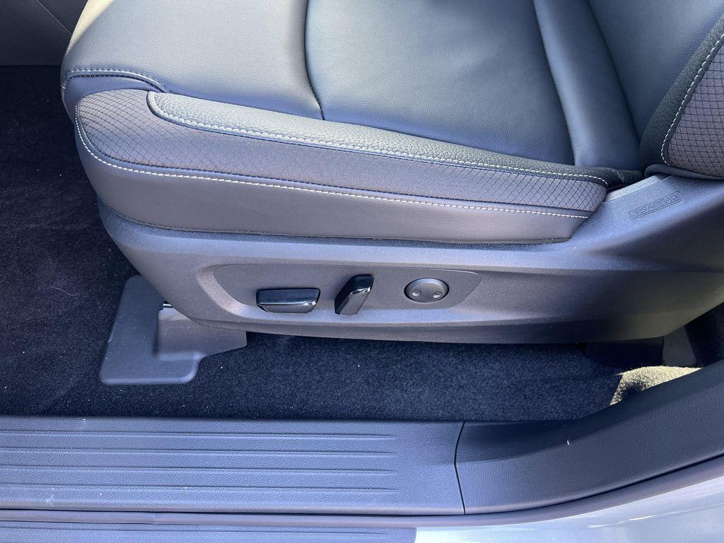 new 2025 Nissan Pathfinder car, priced at $46,752