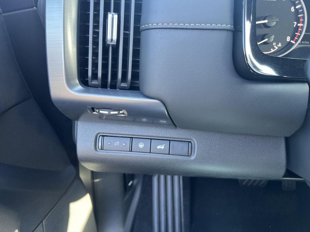 new 2025 Nissan Pathfinder car, priced at $46,752