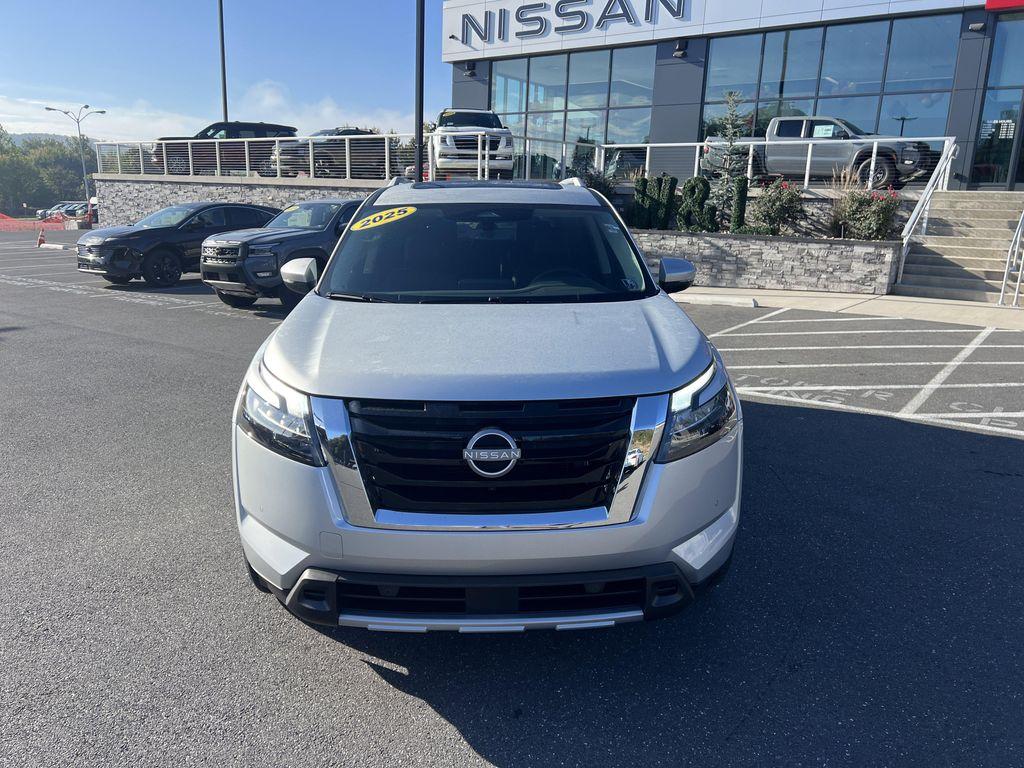 new 2025 Nissan Pathfinder car, priced at $46,752