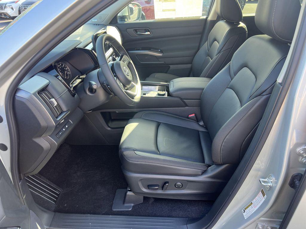 new 2025 Nissan Pathfinder car, priced at $46,752