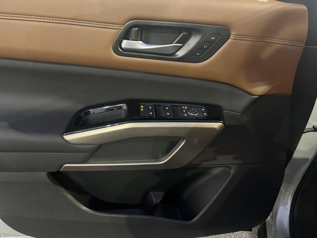 new 2025 Nissan Pathfinder car, priced at $51,047