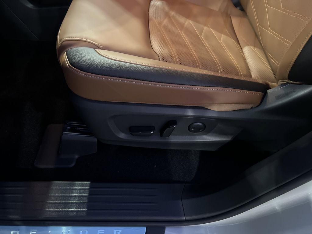 new 2025 Nissan Pathfinder car, priced at $51,047