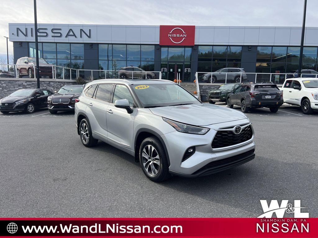 used 2022 Toyota Highlander car, priced at $36,454