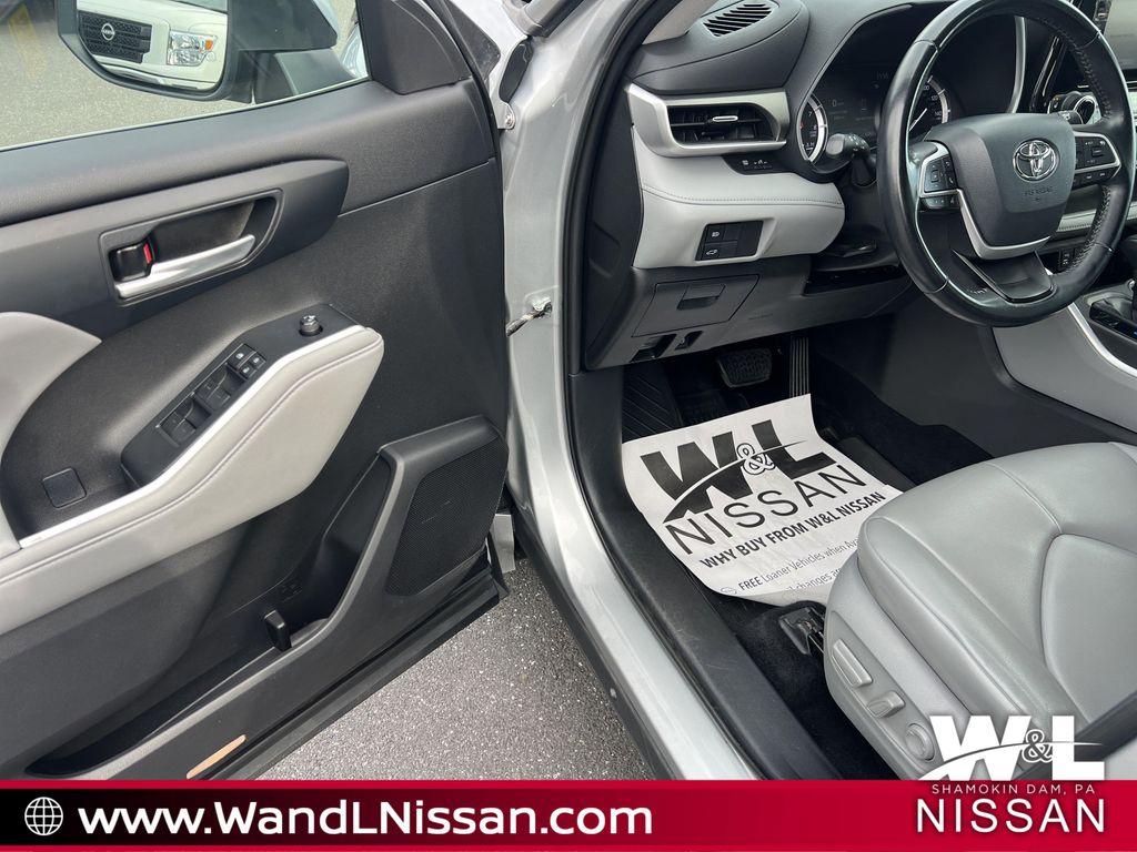 used 2022 Toyota Highlander car, priced at $36,454
