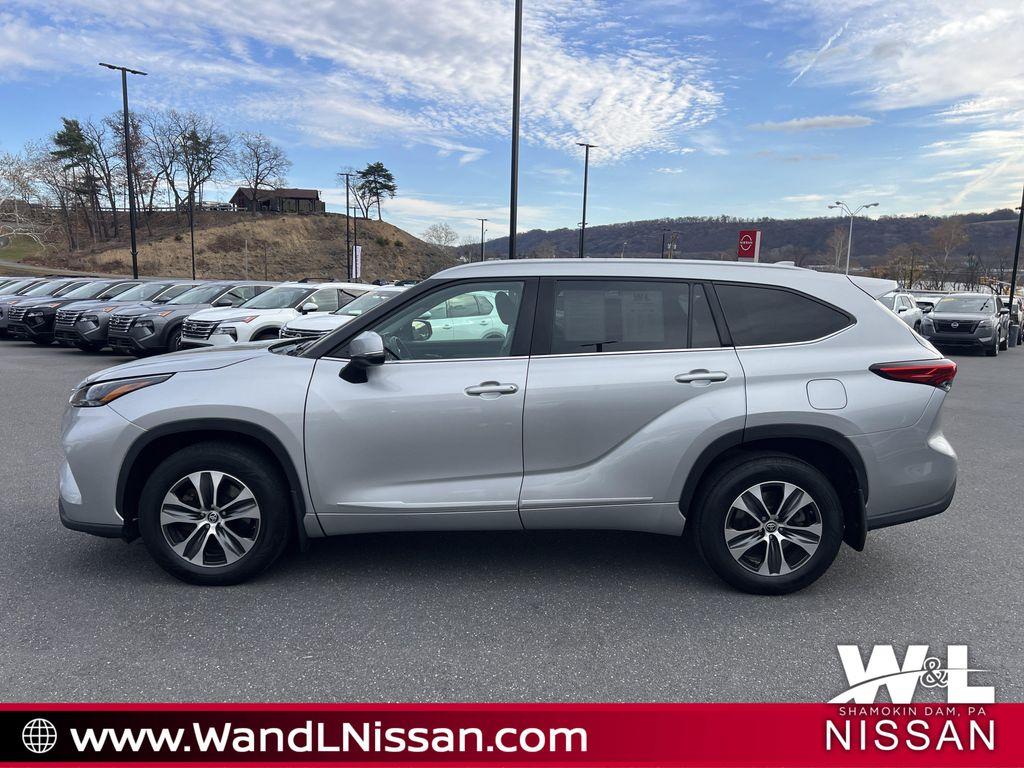 used 2022 Toyota Highlander car, priced at $36,454