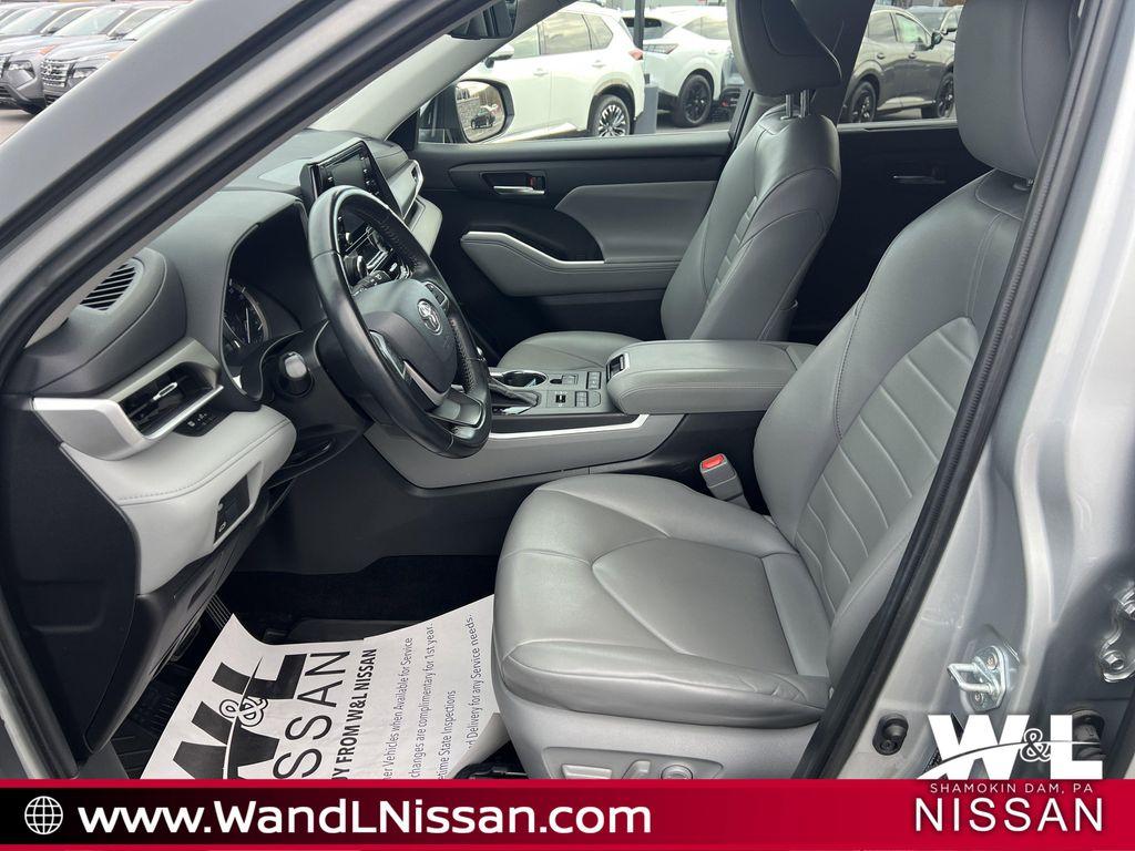 used 2022 Toyota Highlander car, priced at $36,454