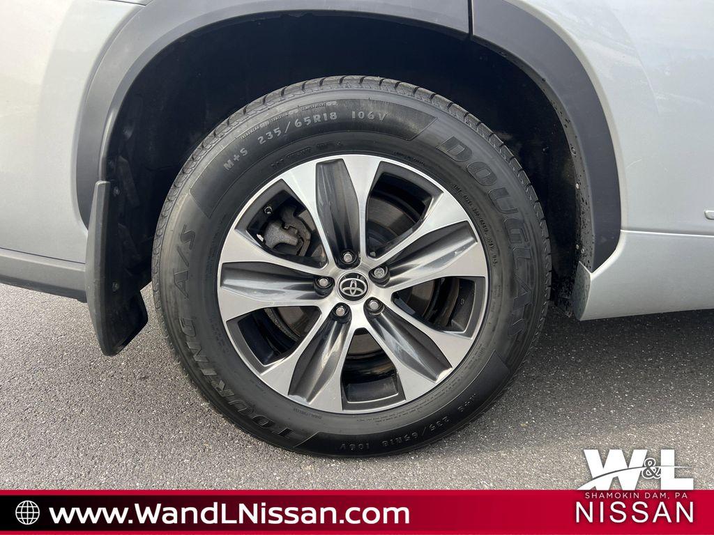 used 2022 Toyota Highlander car, priced at $36,454