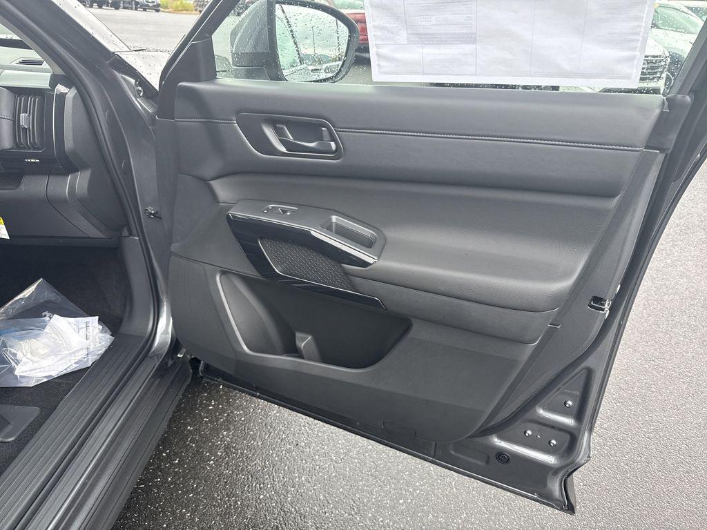 new 2025 Nissan Pathfinder car, priced at $41,617