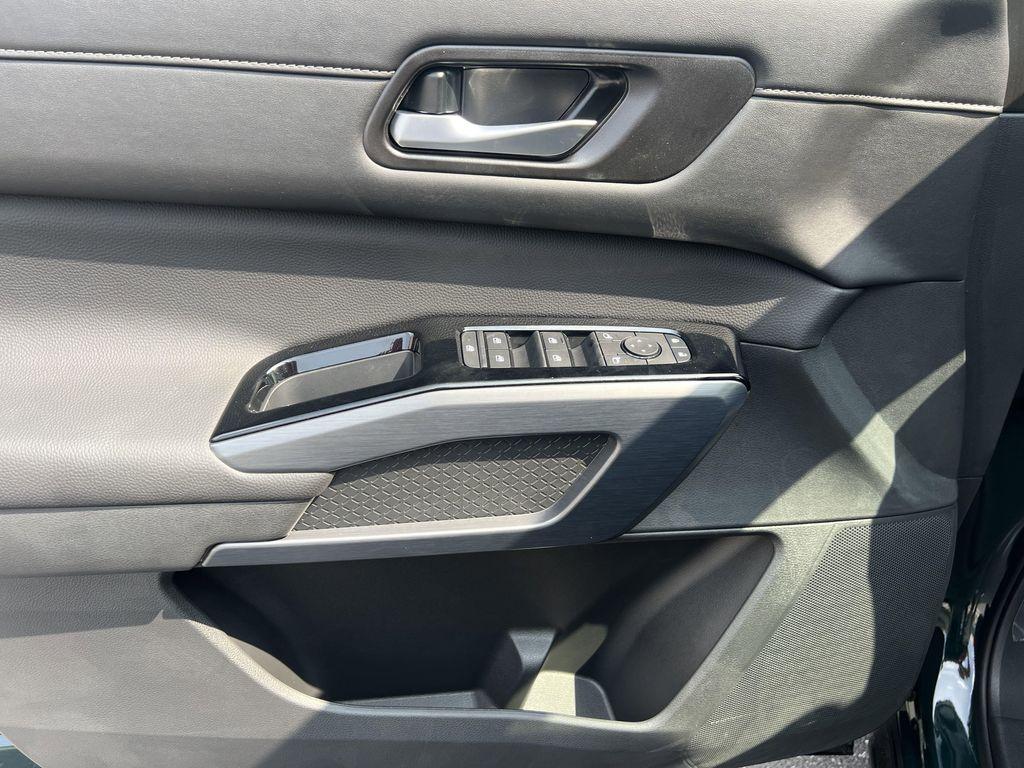 new 2025 Nissan Pathfinder car, priced at $44,232