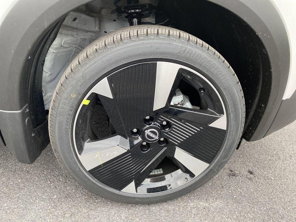 new 2025 Nissan Kicks car, priced at $29,147