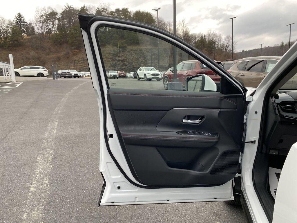 new 2025 Nissan Kicks car, priced at $29,147