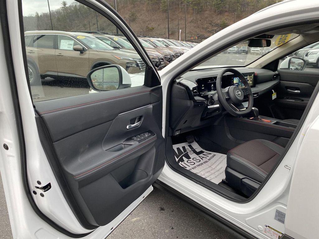 new 2025 Nissan Kicks car, priced at $29,147