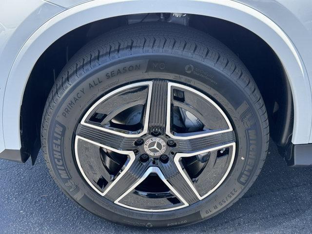 new 2025 Mercedes-Benz GLC 300 car, priced at $63,595