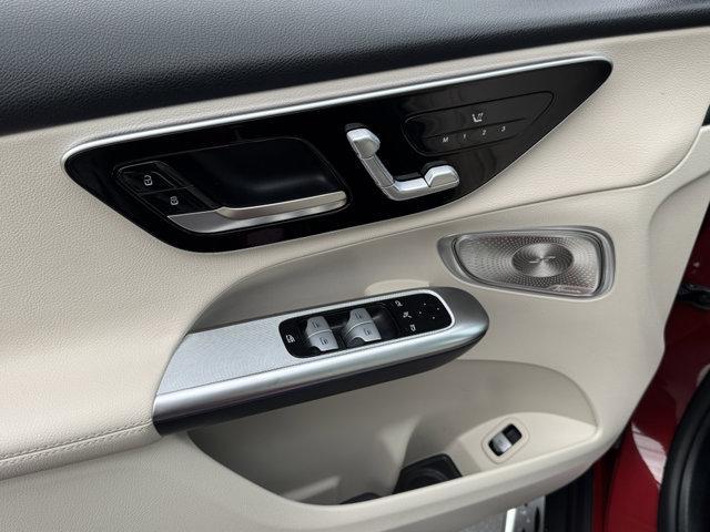 new 2025 Mercedes-Benz GLC 300 car, priced at $61,195