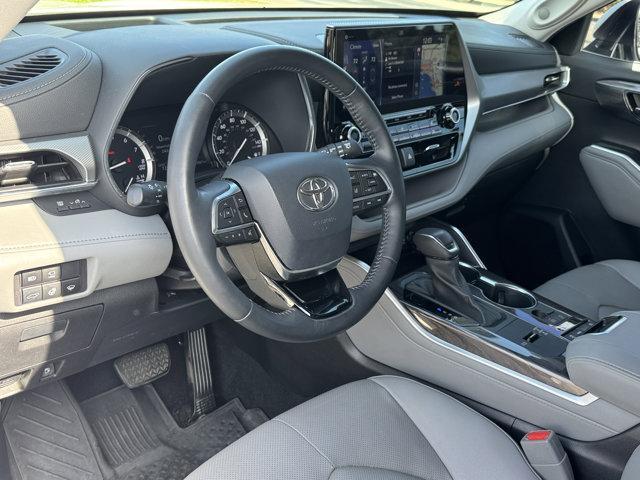 used 2020 Toyota Highlander car, priced at $29,990