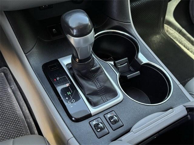 used 2015 Toyota Highlander car, priced at $19,984